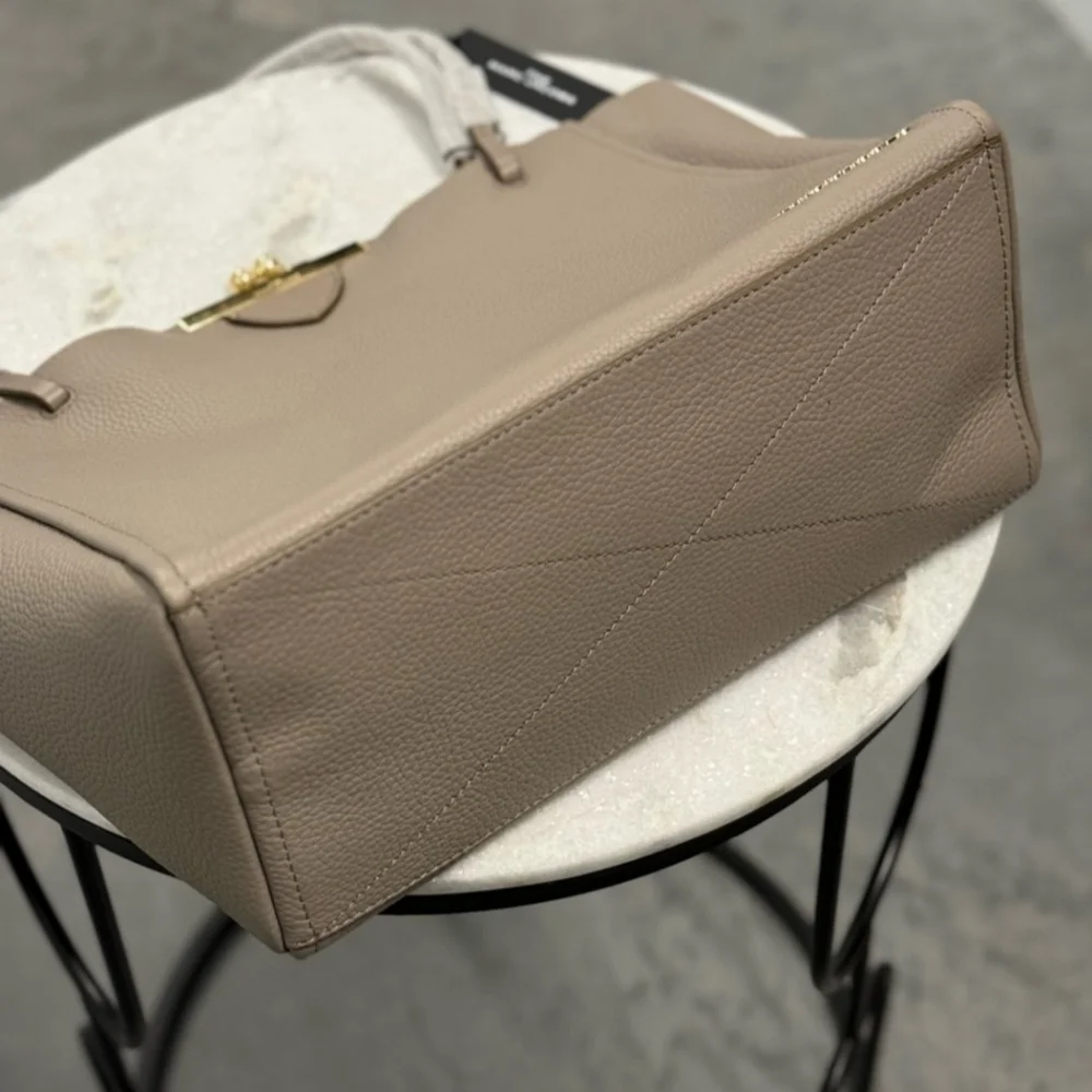 NWT Marc Jacob's Tote Bag in cement - Picture 3 of 15
